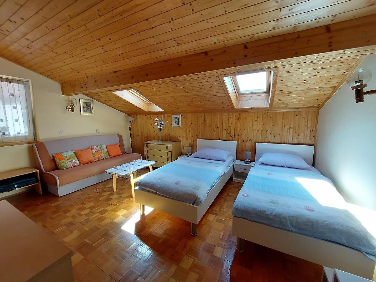 Apartments Faran Crikvenica 0*,